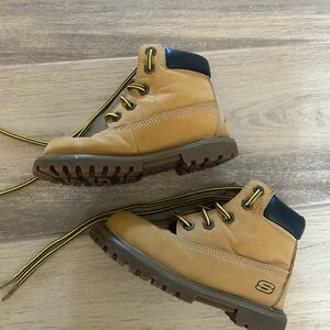 Skechers Kids Boots in Tan and Black